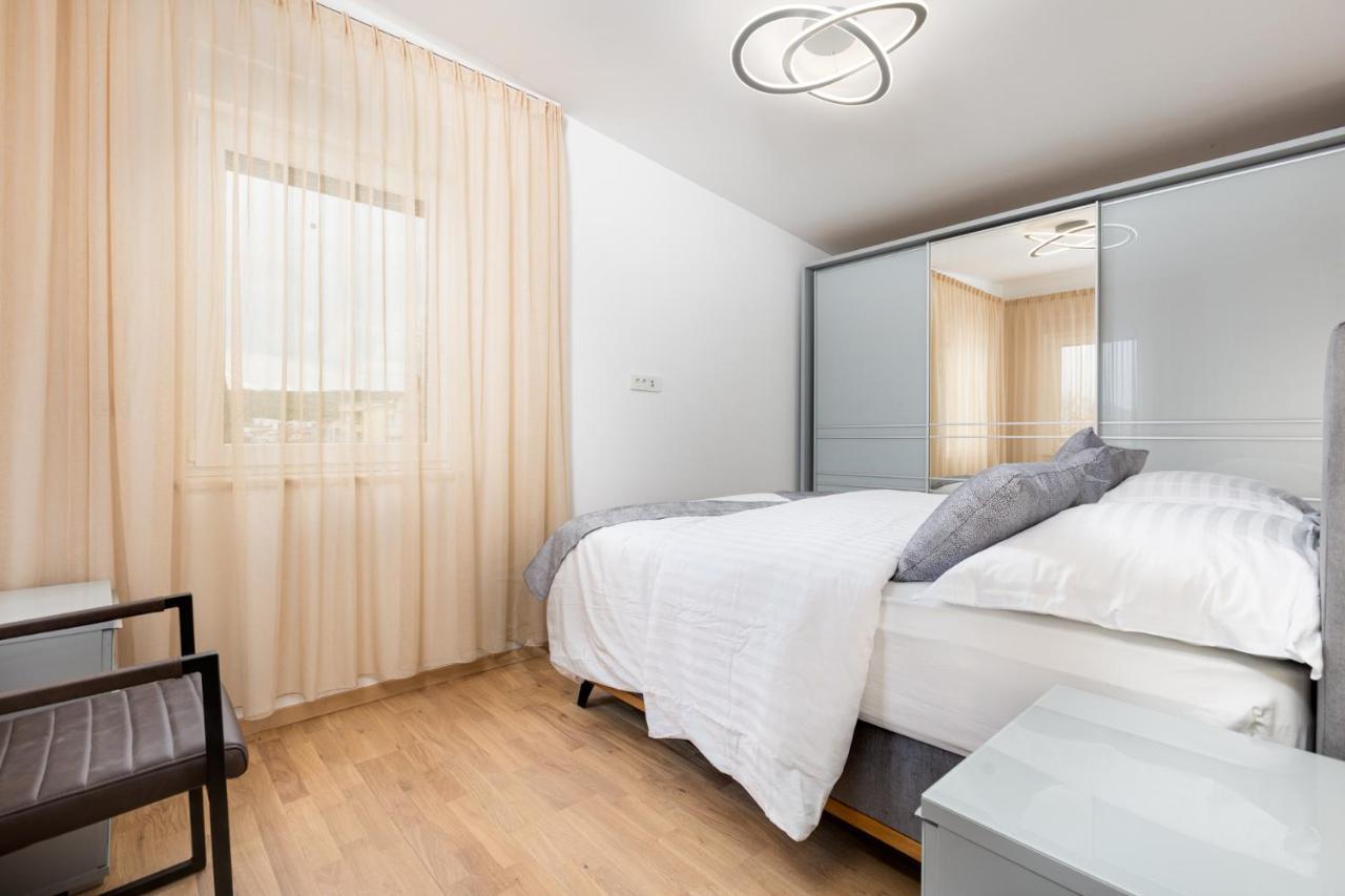 Apartment Muzini Малинська Екстер'єр фото