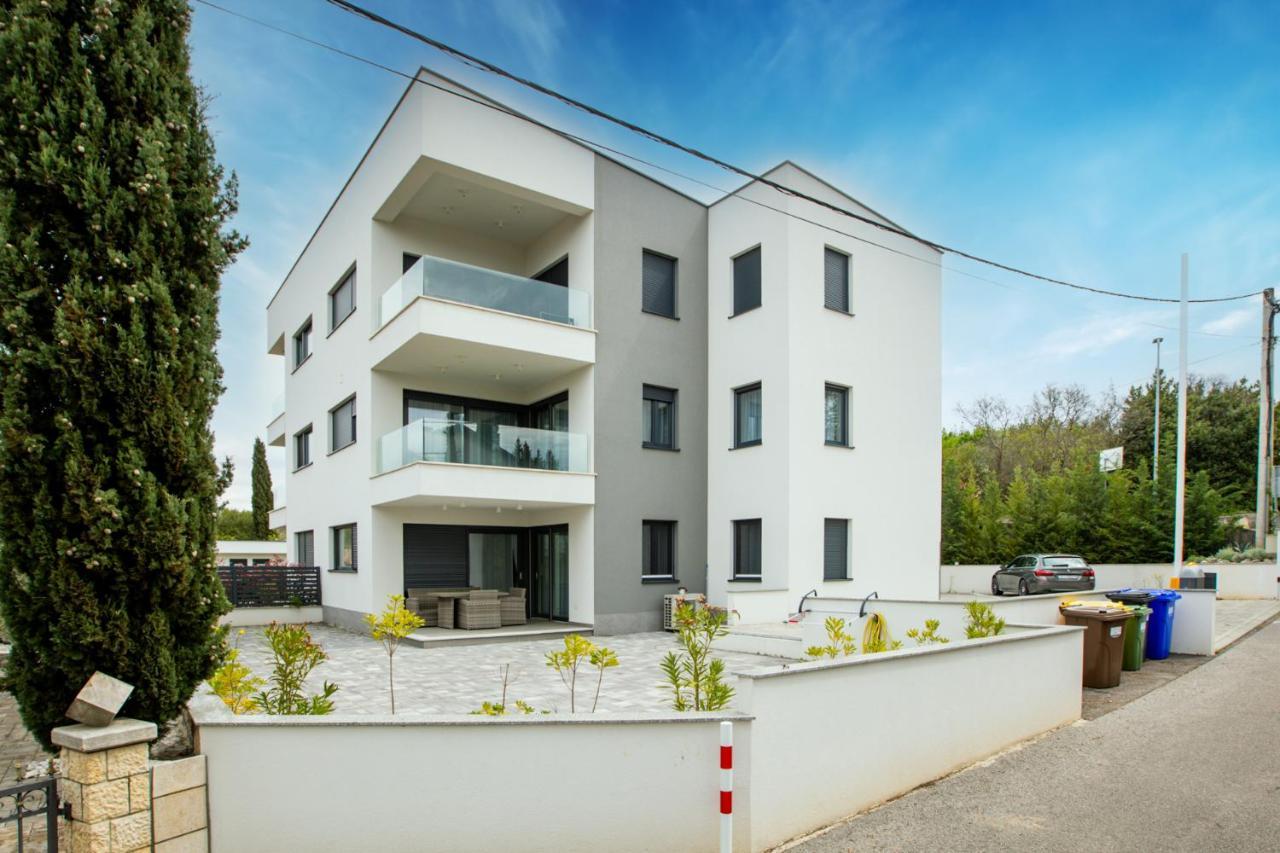 Apartment Muzini Малинська Екстер'єр фото