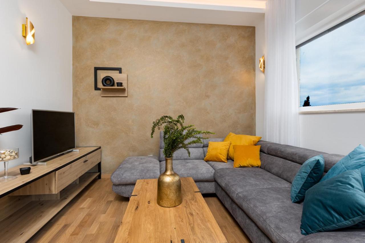 Apartment Muzini Малинська Екстер'єр фото